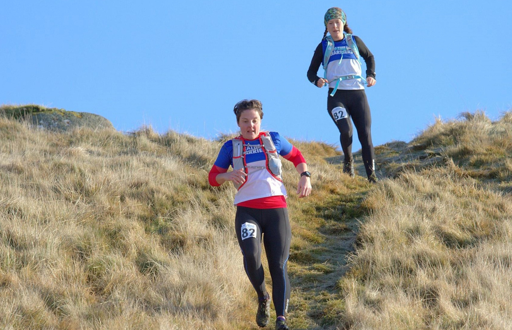 Emily and Rhian hurtling down Leg 2 at the Devil's Burdens (© Gordon Donnachie)